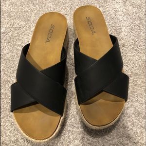 Soda sandals